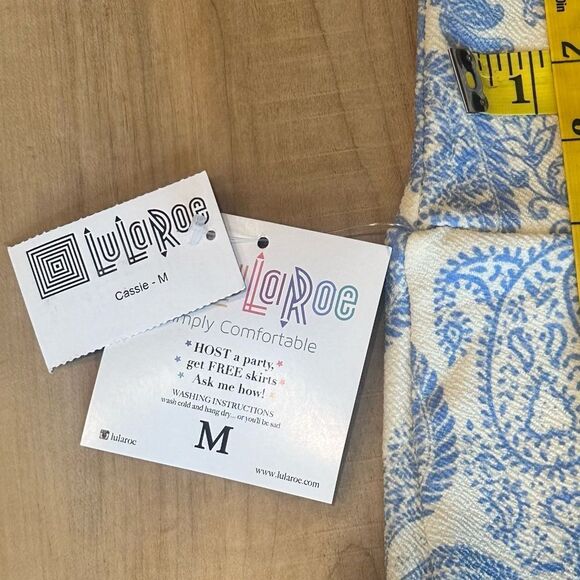 NWT LuLa Roe Cassie Paisley Print Pencil Skirt Cream/Blue Medim - Picture 7 of 10